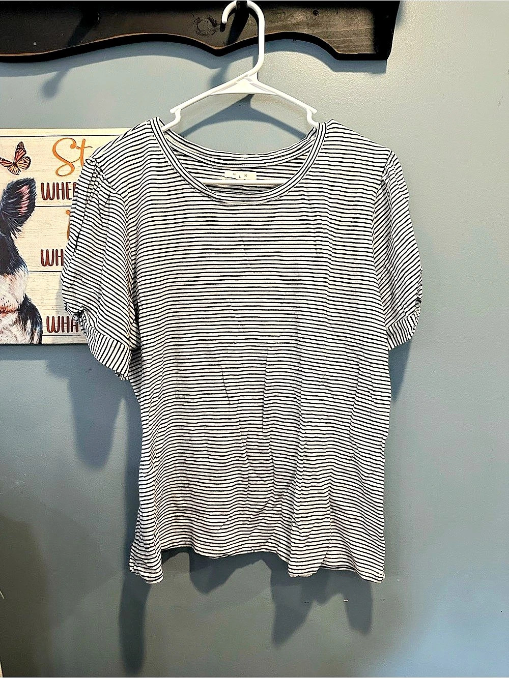Maurices Striped Short Sleeve Tee in White & Black Size Large